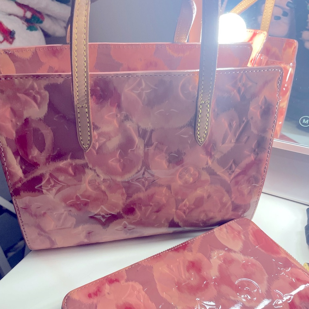 Full inclusion LIMITED EDITION Louis Vuitton 100% Authentic Rose Tote and Wallet